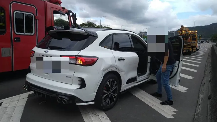 肇事白色休旅車。翻攝畫面