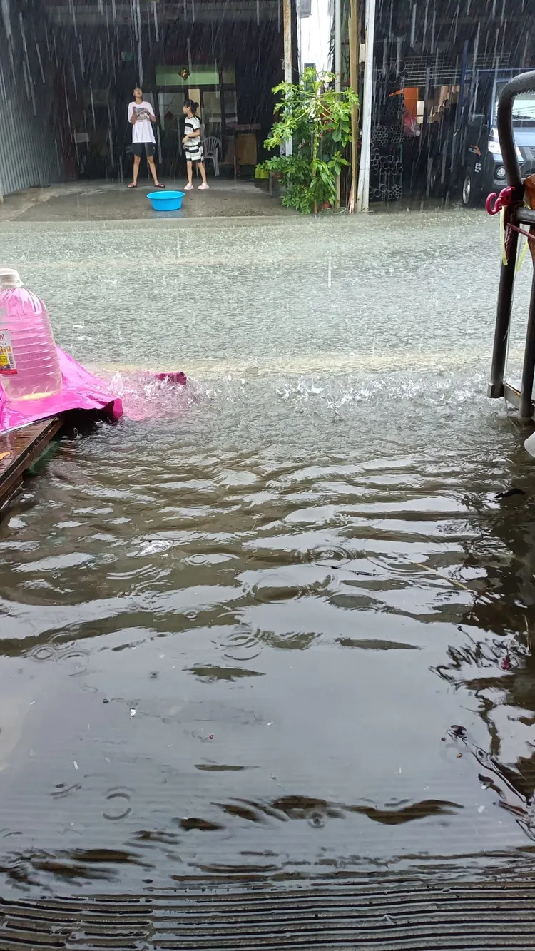 馬路成水河。翻攝自「我住台南安南區」臉書
