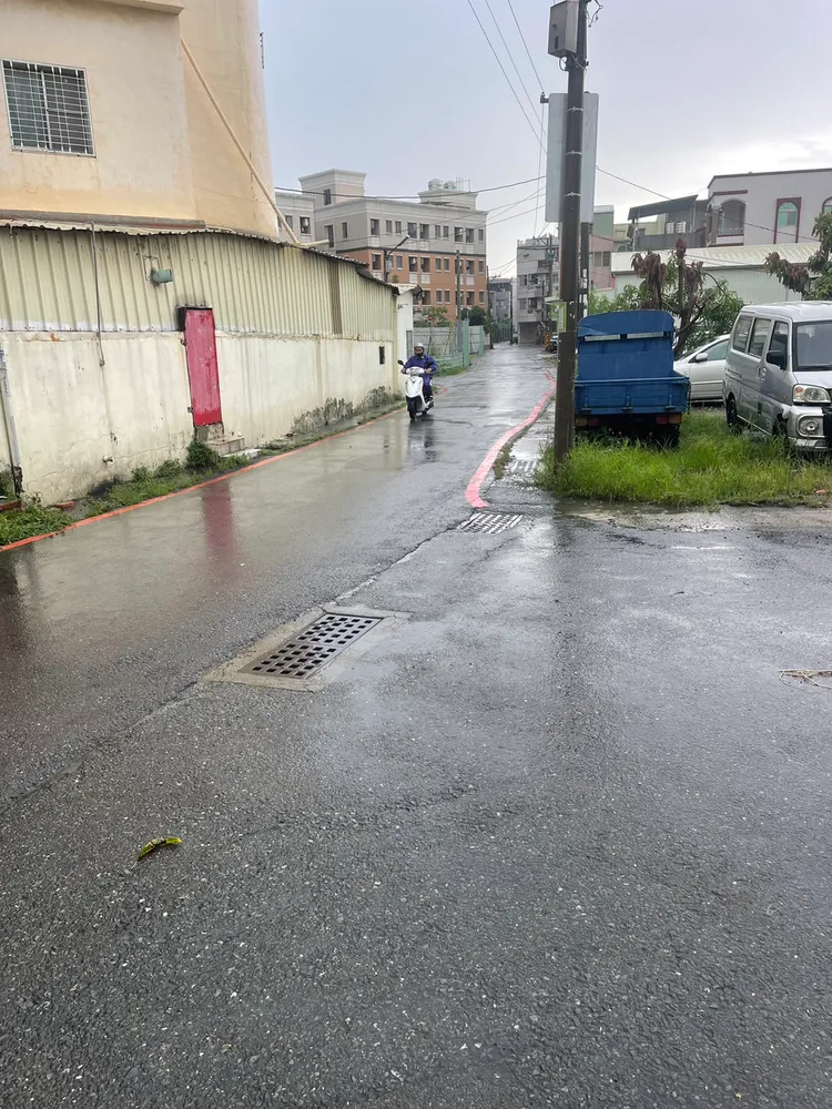 安南區安中路四段320巷129弄，15：05已退水並解除管制。翻攝自黃偉哲臉書
