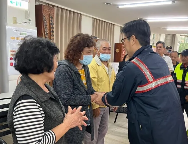 陳其邁制安置處所關切撤離情形。市府提供