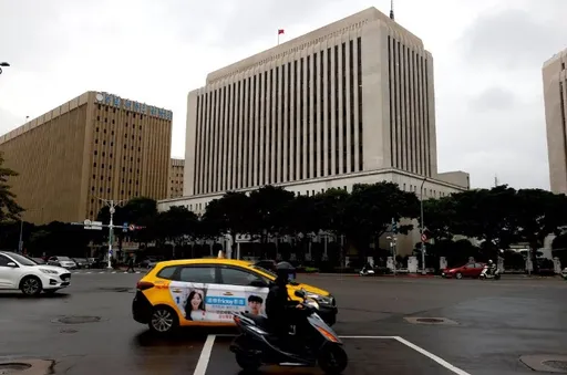 颱風來襲 央行照常上班備妥外幣資金供緊急需求