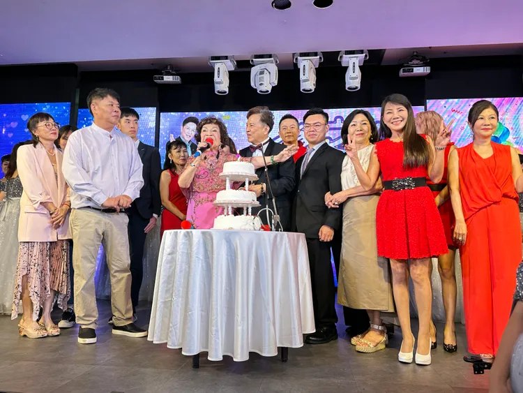 阿姑兒孫滿堂，齊聚為她慶生。黃盈容攝