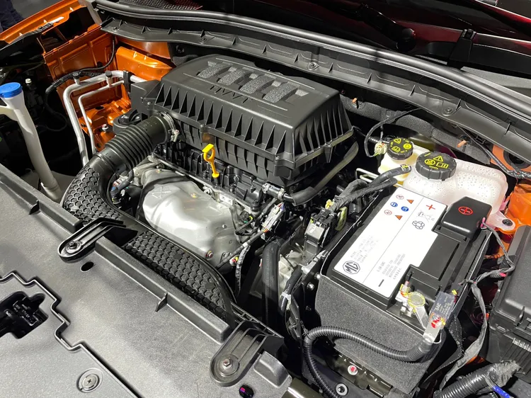 ZS旗艦款配置1.5升DVVT雙連續可變汽門正時四缸汽油引擎，並搭配CVT無段變速箱。林浩昇攝