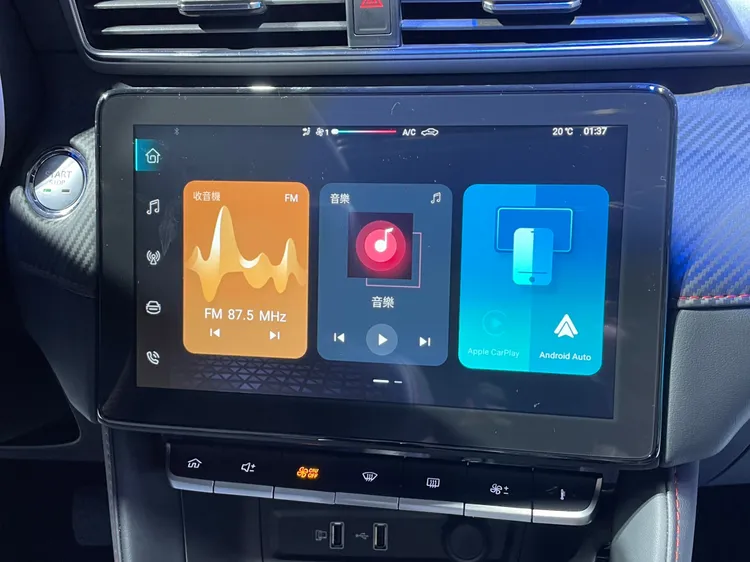 大尺寸的10.1吋懸浮式觸控螢幕，除了內含Apple CarPlay及Android Auto功能，亦整合360度環景影像輔助系統。林浩昇攝