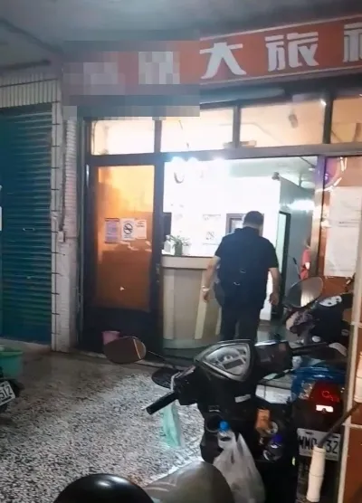 越南籍阮姓男子刺傷女友案發現場。翻攝畫面