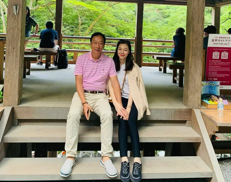 郭台銘（左）和曾馨瑩結婚15年。資料照片