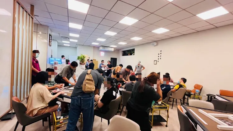警方在現場查獲21名賭客，連同負責人共22人送辦。民眾提供