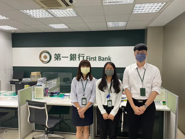 第一銀行仁愛分行行員及時通報並阻詐。翻攝畫面