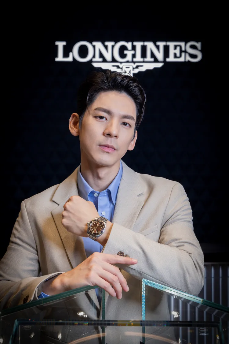 林柏宏戴上HydroConquest GMT深海征服者兩地時間腕錶。品牌提供