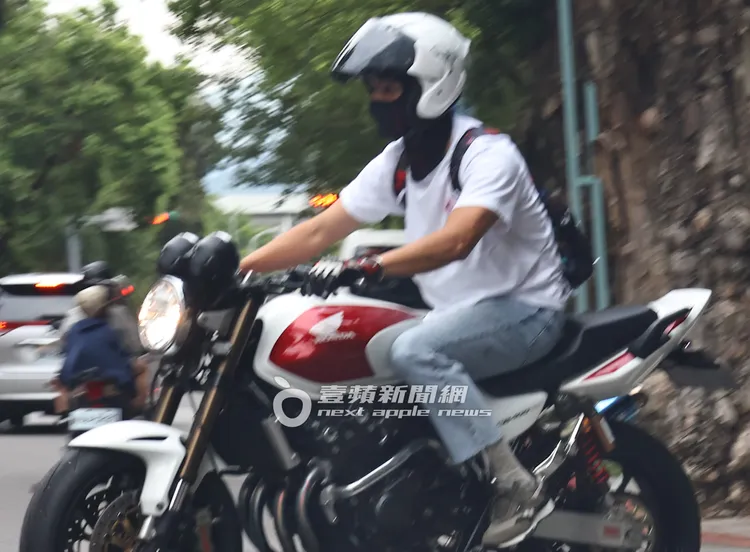 重機引擎聲轟隆作響，阮經天大展身手。特勤中心攝