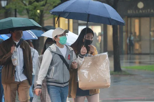 颱風「蘇拉」最快明形成！恐襲台不可小覷　今炎熱午後大雷雨續炸