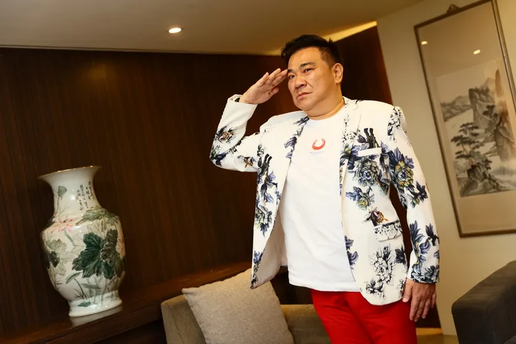 白雲久違接新節目，化身愛神撮合單身男女。彭欣偉攝