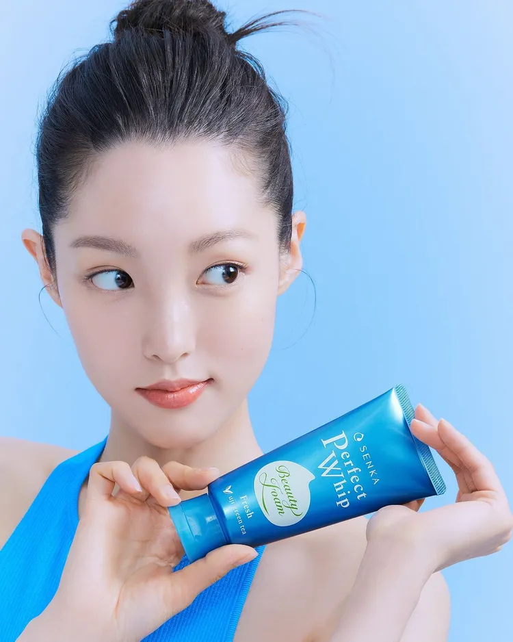 超微米控油潔顏乳，添加有宇治抹茶精華，推薦給油性膚質使用，100g／145元。翻攝品牌IG