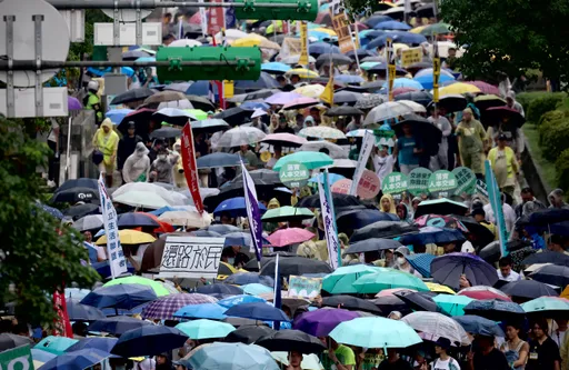 小英、王國材看見了嗎？3歲女斑馬線遭撞亡　余爸還路於民哽咽：我買的衣服她穿不到