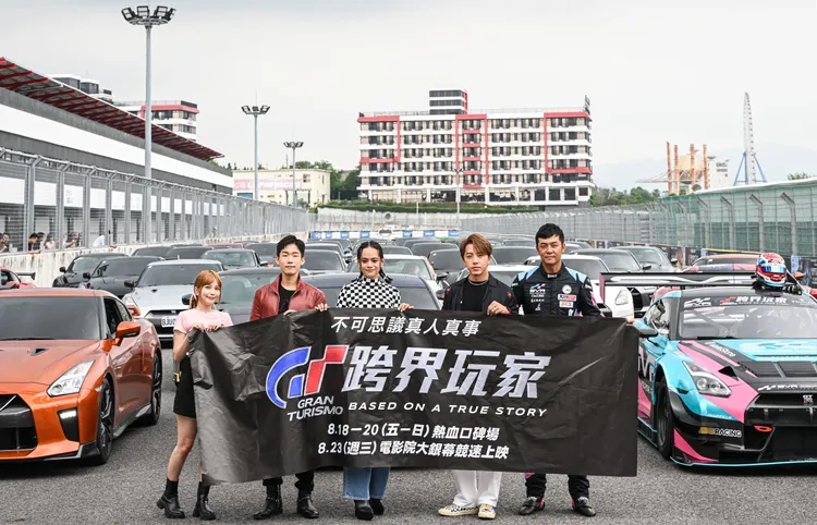 《GT：跨界玩家》舉辦GT-R車隊競速表演。索尼影業提供