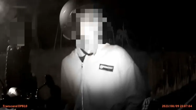 狂騎士半小時領滿6張罰單，還被依妨害公務送辦。讀者提供