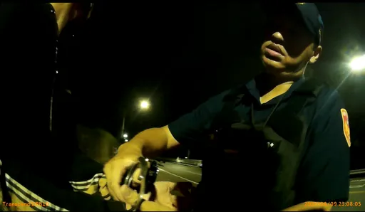 高雄無照狂騎士半小時連闖同路檢3次　領滿6張罰單！嗆警智障再加碼上銬