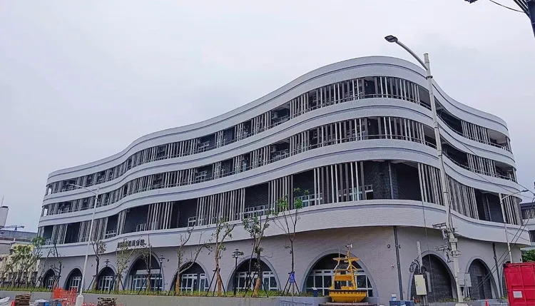 營建署代辦的多功能船員服務中心完工照。海洋局提供