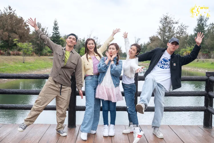 陳昊森（左起）、任容萱、Selina、林心如、朱軒洋。TVBS提供