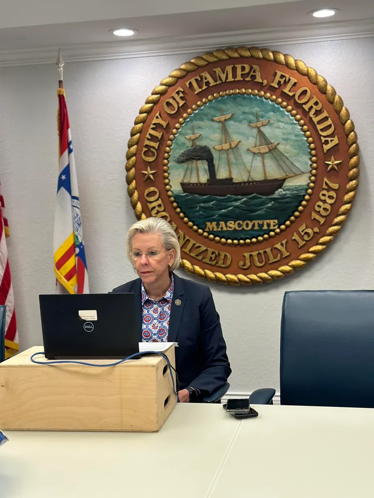 卡斯特擔任市長前，在警界服務31年。翻攝卡斯特臉書