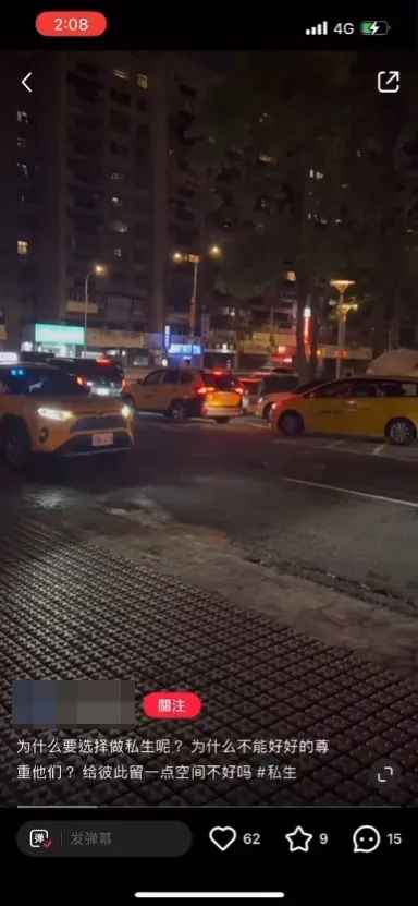 有不少粉絲包計程車跟在保母車後面。翻攝微博