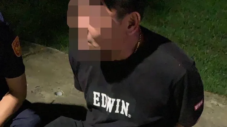 楊男酒駕還撞死人後，還肇事逃逸，在超商被警察逮捕。翻攝畫面