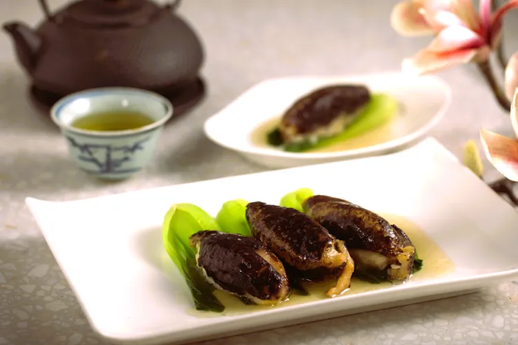 北極紅參鑲海鮮茸欣葉小聚540元 (每份3條)、欣葉台菜、欣葉鐘菜180元(每份1條，位上)。欣葉提供