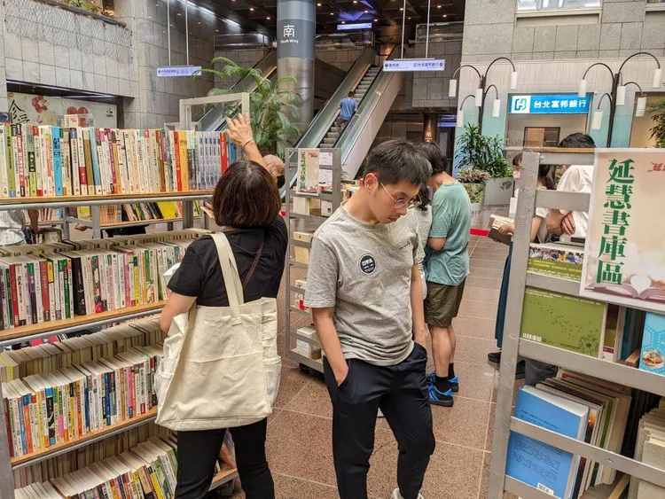 延慧書庫兌書活動今明在北市府一樓登場。北市環保局提供