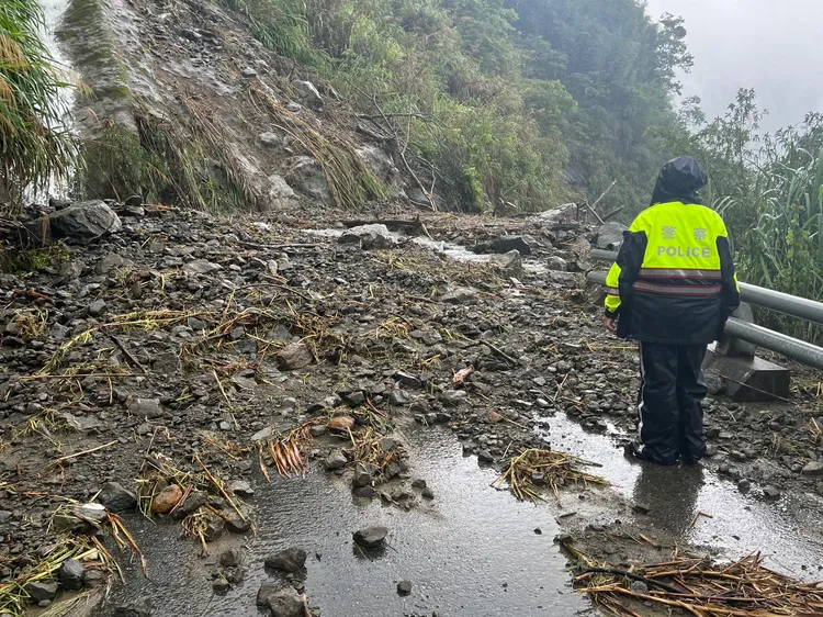 廠商正趕往現場處理中。讀者提供