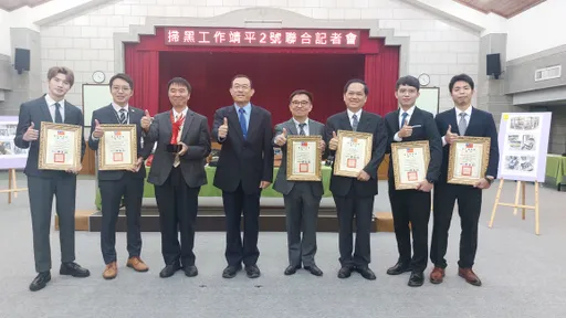 雄檢打詐2億績效第一 起獲700萬名表、千萬保時捷! 邢泰釗南下頒獎