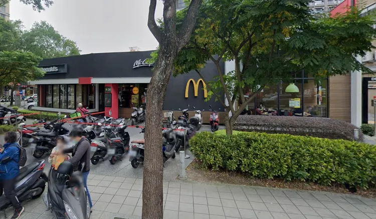 男子因子女訴苦到速食店大鬧。翻攝自GoogleMap