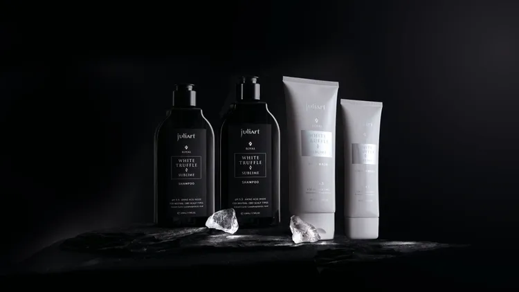 JuliArt御用皇家白鑽松露豐盈洗髮精淨脂/舒敏200ml／2300元、魔法精靈90ml／1600元、護髮膜150ml／1500元。品牌題供