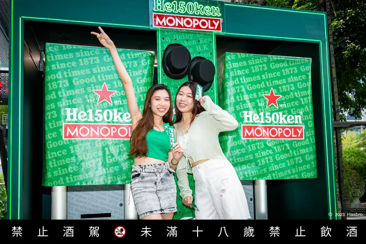 拍貼機有特製海尼根150週年邊框的四格拍貼。海尼根提供