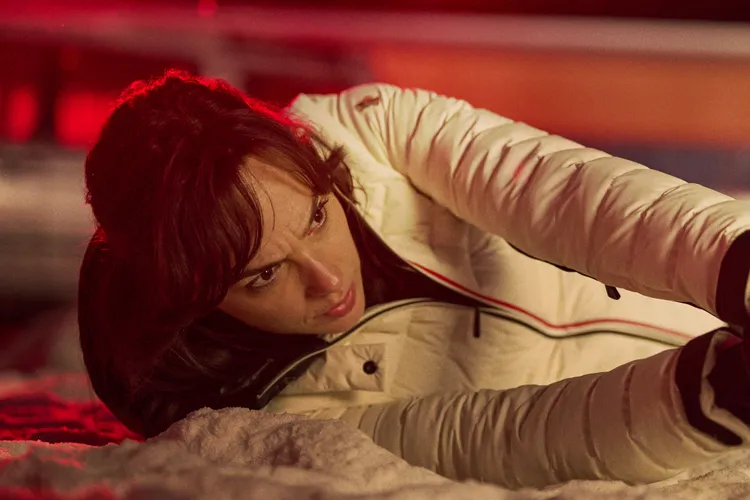 蓋兒加朵認為她飾演的「瑞秋史東」是很矛盾的人。Netflix提供