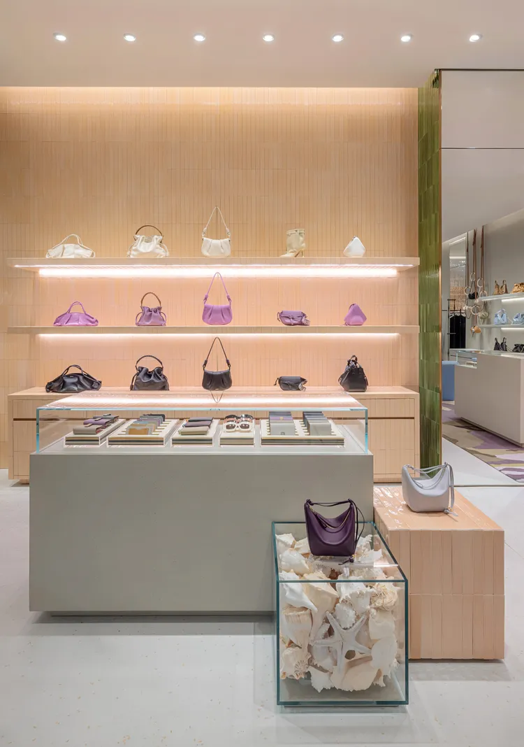 LOEWE台中新光三越女裝專賣店。品牌提供