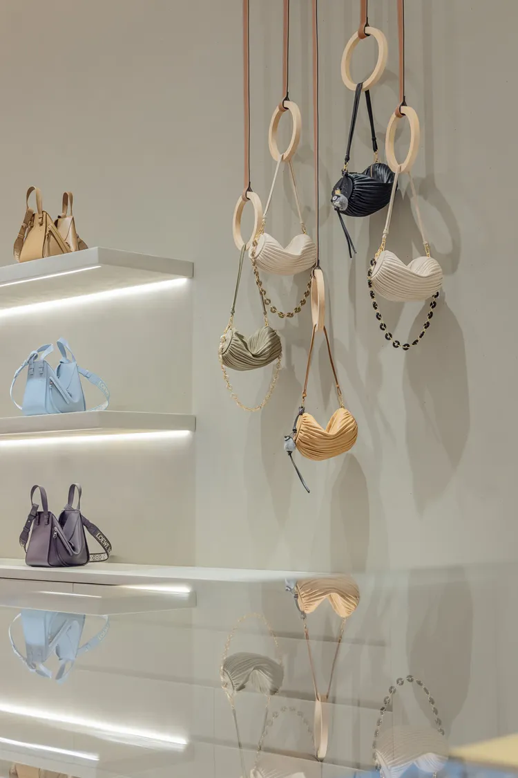 LOEWE台中新光三越女裝專賣店。品牌提供