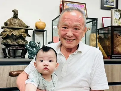 苗栗縣前縣長徐耀昌於參加鴻海創辦人郭台銘造勢時，脫口而出「下架國民黨」。翻攝徐耀昌臉書