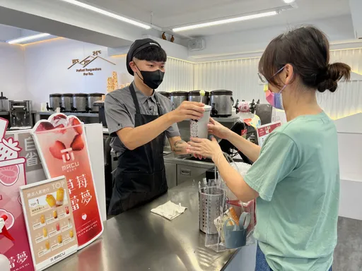 高雄飲料店限用一次性塑膠杯 九成業者符合規定減塑政策