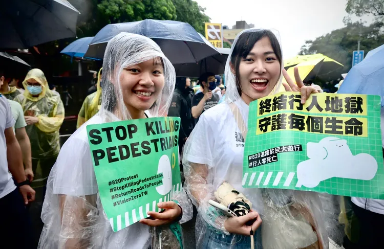 行人零死亡推動聯盟今於凱道舉辦「還路於民大遊行」。林林攝