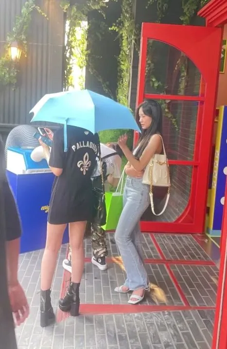 小S的3個女兒暑假樂遊韓國。翻攝芒果撈小萌主微博
