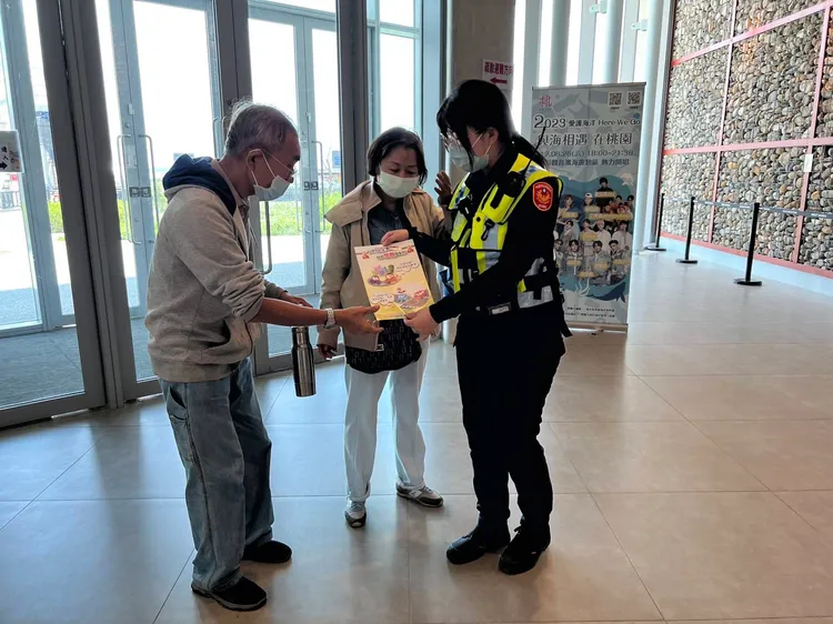 楊梅警方提供民眾諮詢服務。楊梅警分局提供