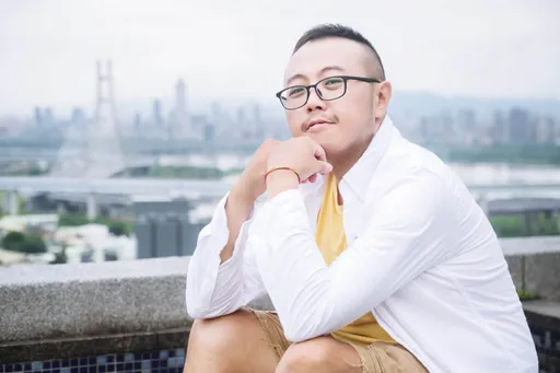 同志歌手自責沒把「女兒」照顧好 11歲摘子宮12歲開刀去除腫瘤