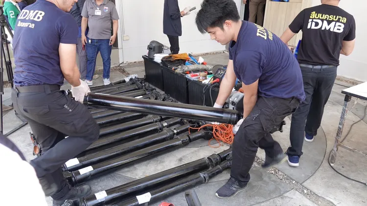 陳男等人準備以「汽車傳動軸」為毒品掩蔽貨品，夾藏毒品後寄送至台灣。翻攝畫面