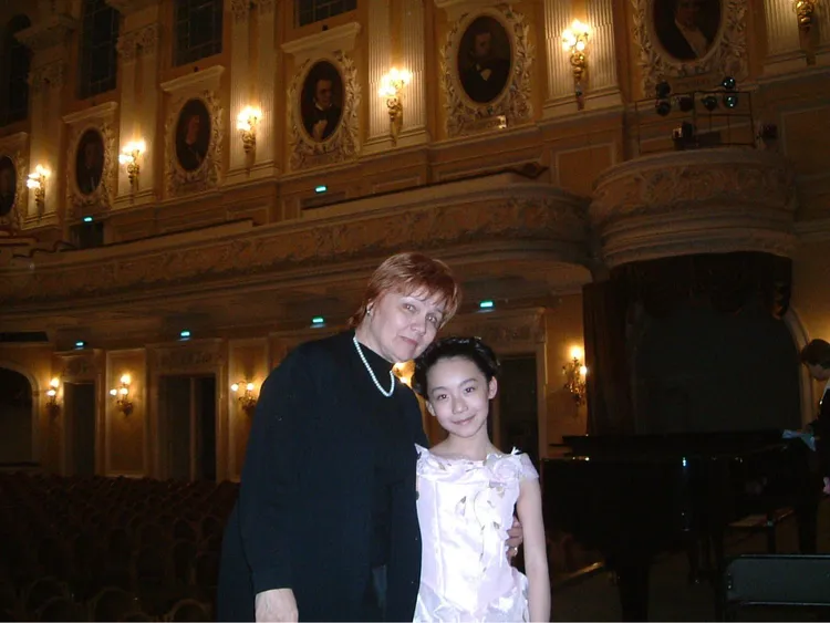 松田華音6歲就搬到莫斯科學鋼琴，直到研究所畢業。翻攝kanonchik推特