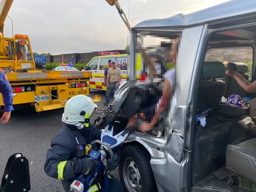 國1苗栗段不到1公里2起車禍　波及10車釀9人受傷送醫