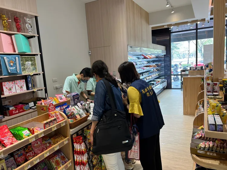 衛生局到市售場所抽驗。衛生局提供