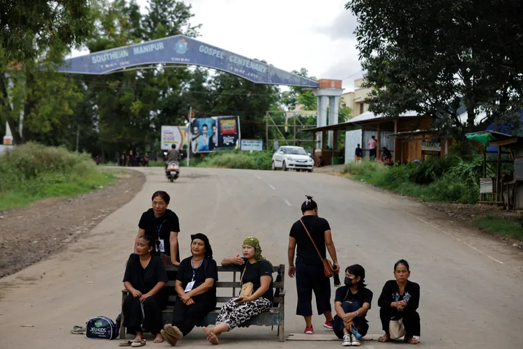 庫基族婦女也要負責守崗哨。路透社