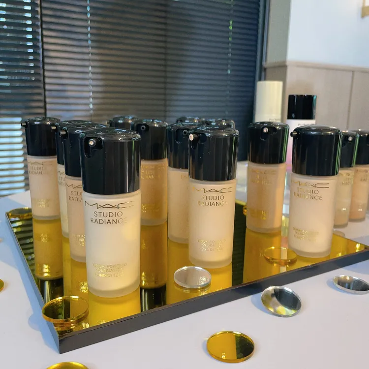 M.A.C超持妝奢緞粉底精華共有12色選，各30ml／1950元。張家玲攝