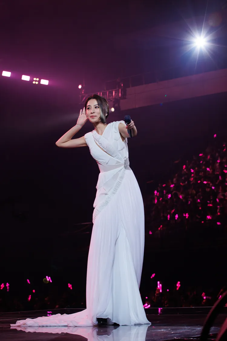 Hebe享受歌迷的尖聲聲。何樂音樂提供