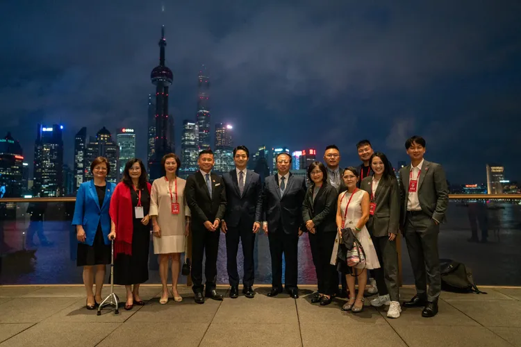 蔣萬安及龔正與隨團北市議員合影。翻攝蔣萬安臉書